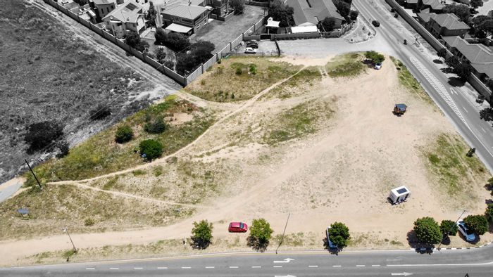 Vacant Land Residential in Carlswald For Sale, zoned for petrol station and retail.