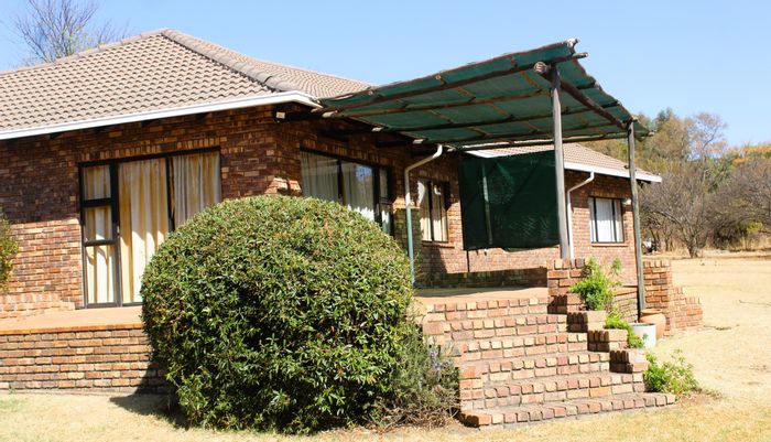 For Sale: House in Glen Austin AH with 2 bedrooms, home office, and 3 garages.