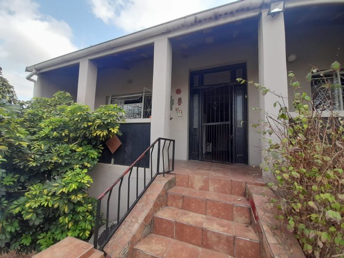 Cannon Hill House For Sale: 3 beds, 2 baths, spacious yard, secure parking.