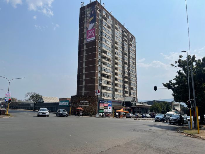 Scottsville Apartment For Sale: 2 Bedrooms, balcony, near UKZN and shopping.