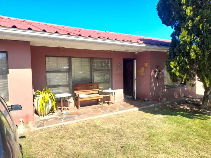 For Sale: House in Retief with pool, double garage, and spacious yard.