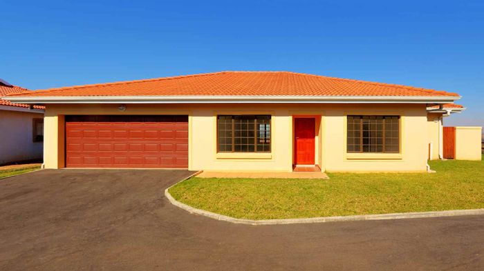 For Sale: Townhouse in Howick North with 24/7 security and scenic views.