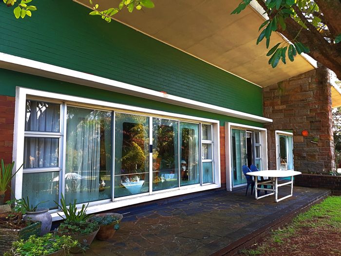 For Sale: House in Athlone Park with pool, balcony, and spacious backyard.