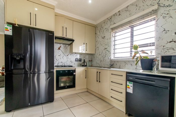 For Sale: House in Halfway House with 3 bedrooms, garden, and secure parking.