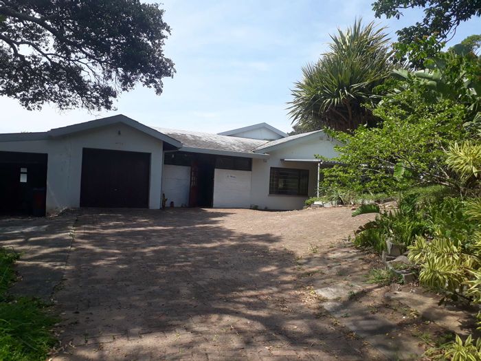 Sea Park House To Rent: 4 bedrooms, pet-friendly garden, close to amenities.