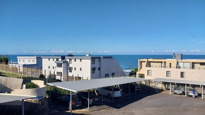 For Sale: Apartment in Manaba Beach, 2 beds, ocean views, pool, secure complex.
