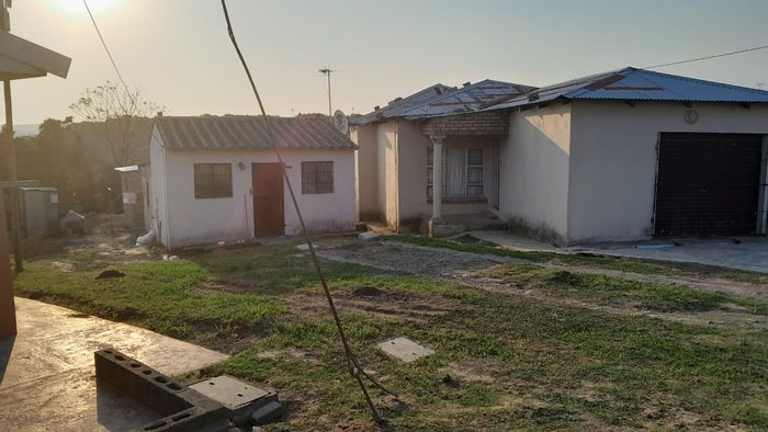 Cozy 1-bedroom house in Scenery Park, spacious lot, for sale now!