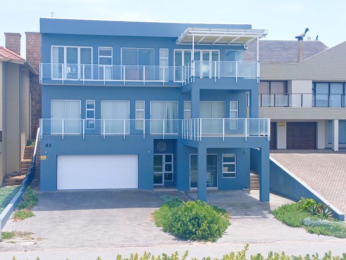 For Sale: Coastal house in Stilbaai Oos with ocean views, 6 bedrooms, dual living.