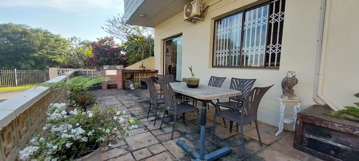 For Sale: Manaba Beach Apartment with 3 bedrooms, pool, braai area, and beach access.