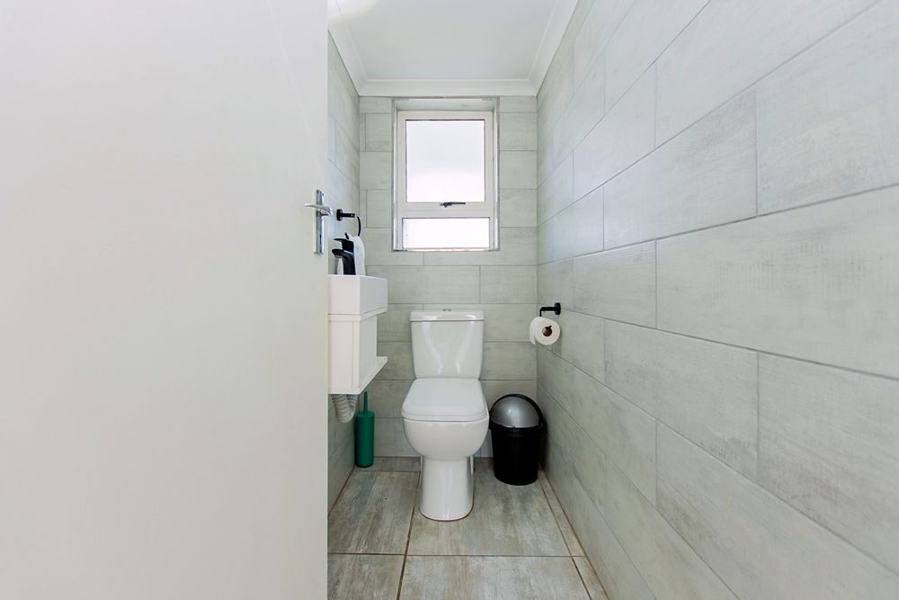 Guest Toilet downstairs