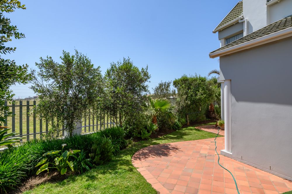 Private garden on the side