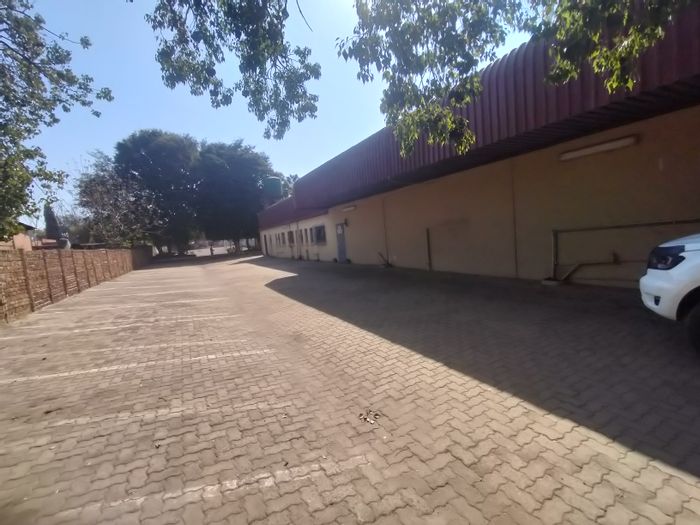 For Sale: House in Pretoria North with lift, ample parking, and healthcare zoning.