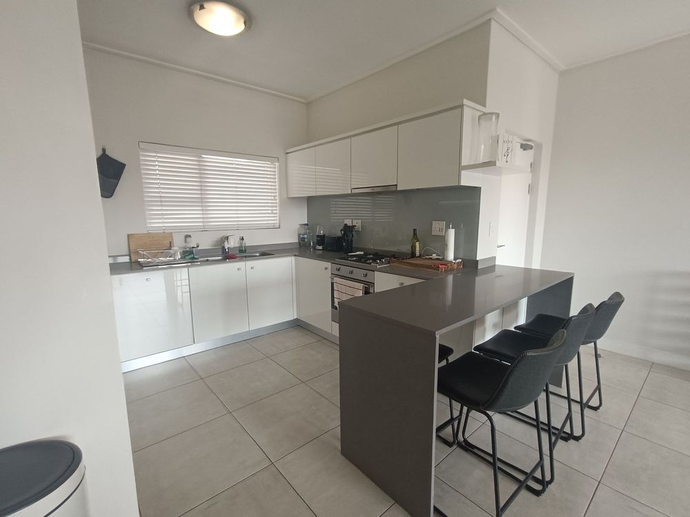 Modern Kitchen witn Ceaser Stone Counter tops