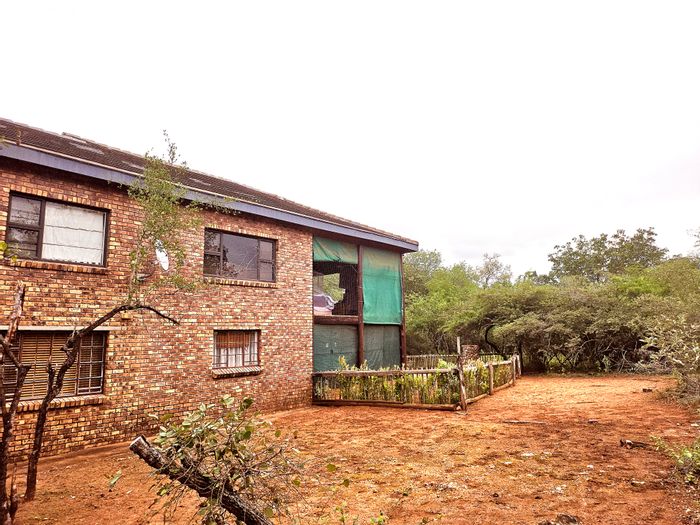 Marloth Park Central House For Sale: 3 bedrooms, pool, double garage, wildlife nearby.
