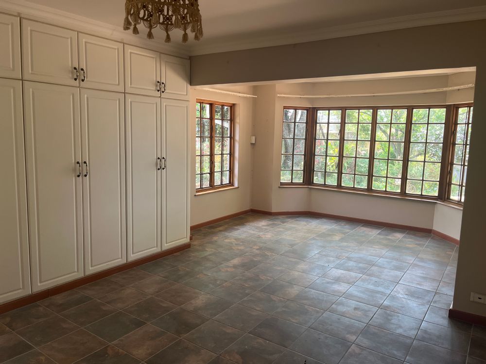 The right side - the main home main bedroom- huge.