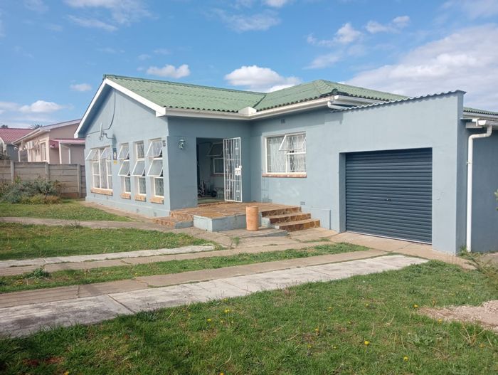 For Sale: House in Fairbridge Heights with 3 bedrooms, study, and secure garden.