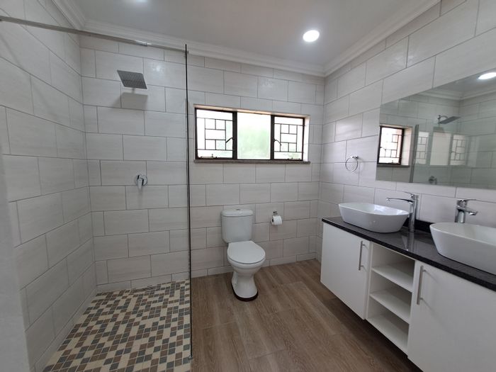 Heidelberg Ext 5 House For Sale: 3 bedrooms, large yard, open-plan living, updated bathrooms.