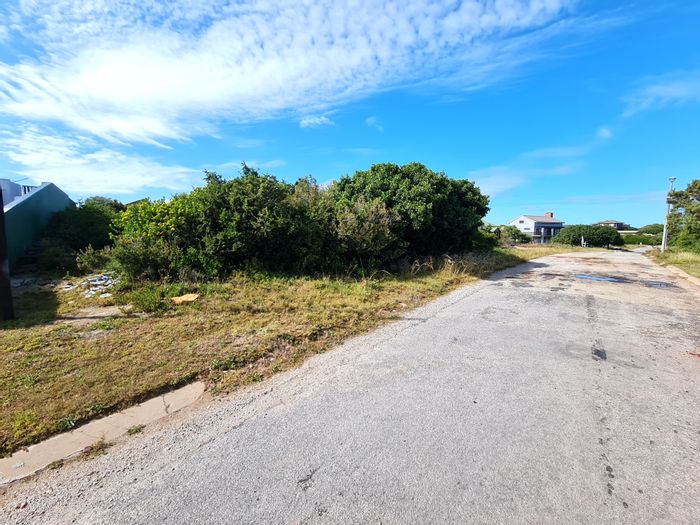 Vacant land for sale in Paradise Beach, steps from the beach, 664 sqm.