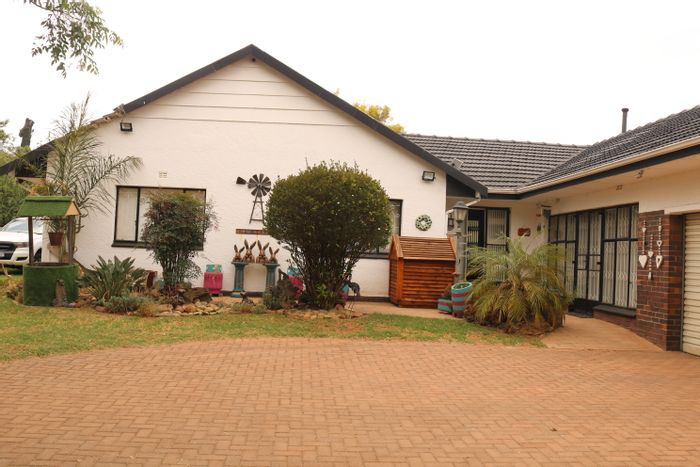 For Sale: Family House in Parkdene with garden, solar panels, and double garage.