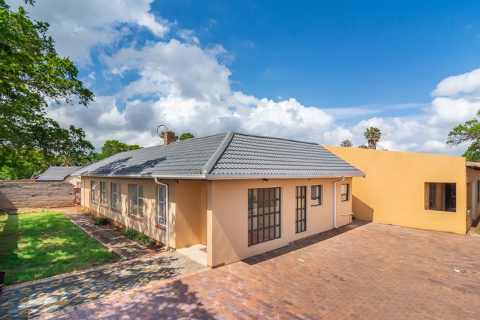 Fleurhof House For Sale: 5 bedrooms, pool, cottage, ample parking, great location.