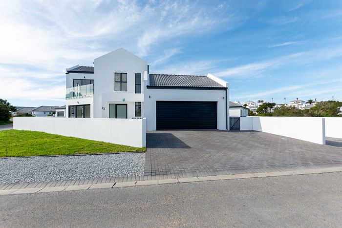 Coastal House For Sale in Shelley Point: 3 Bedrooms, Garden, Sea Views, Security.