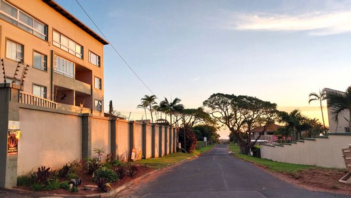 For Sale: 2-Bedroom Apartment in Manaba Beach, steps from the beach and amenities.