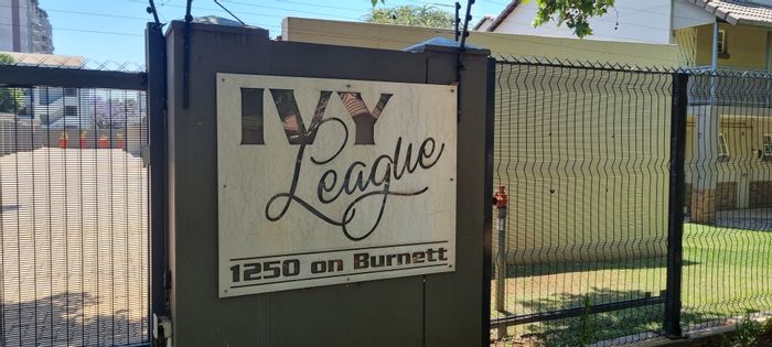 For Sale: 1-Bedroom Flat in Hatfield, near University of Pretoria, secure parking.