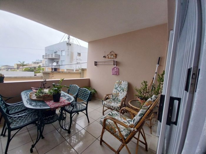 2-Bedroom Apartment To Rent in Manaba Beach, steps from the beach, secure complex.