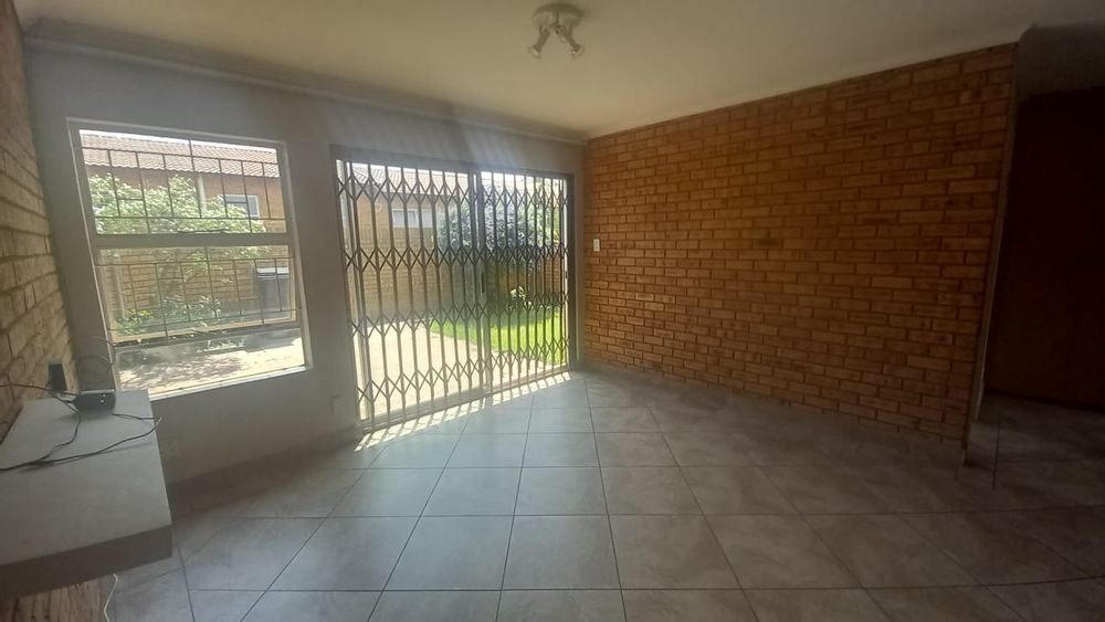 Lounge with sliding doors to outside stoep