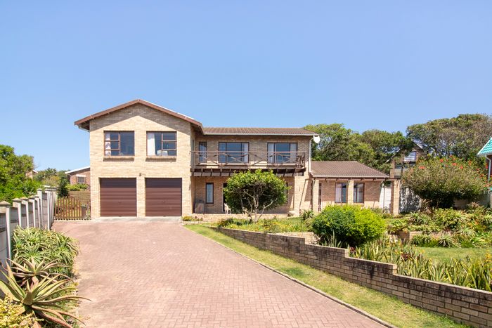 For Sale: House in Forest Downs with garden, double garage, and entertainment area.