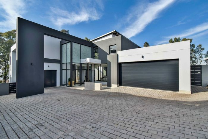 For Sale: 5-bedroom house in Midstream Ridge Estate with entertainment areas and staff accommodation.
