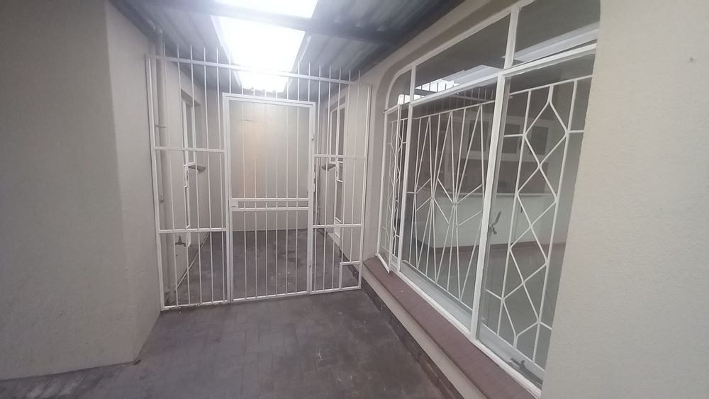 Entrance from garage to kitchen door