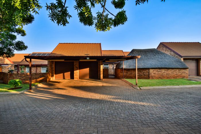 Montana House For Sale: 3 Bedrooms, Pool, Lapa, Double Garage, Low Maintenance.