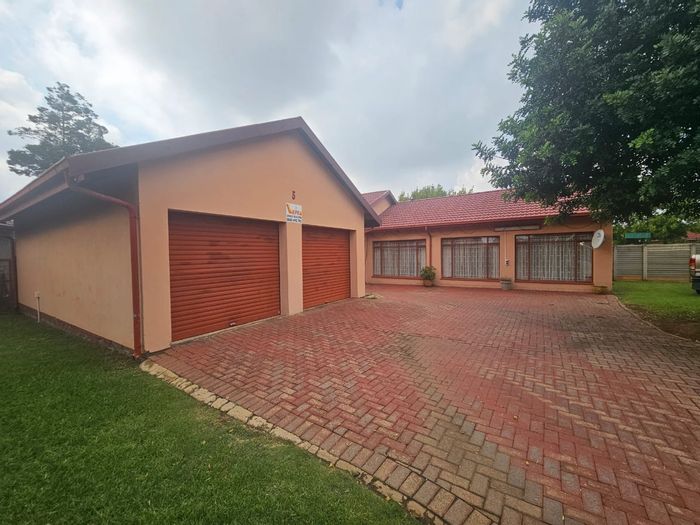 4-Bedroom House For Sale in Helikon Park with security, spacious living, and office option.