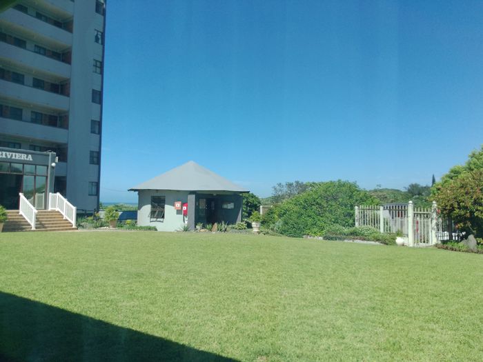 2-Bedroom Apartment To Rent in Sea Park with laundry, play area, and parking.