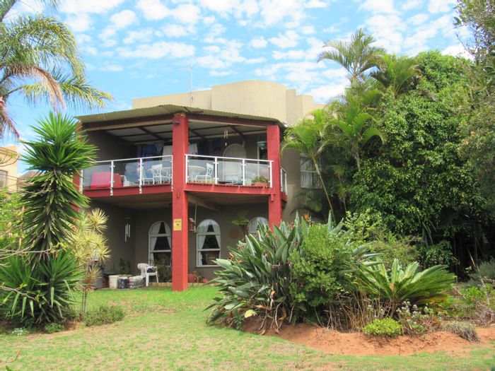 Wavecrest House For Sale: 4 bedrooms, beach access, double garage, tropical garden.