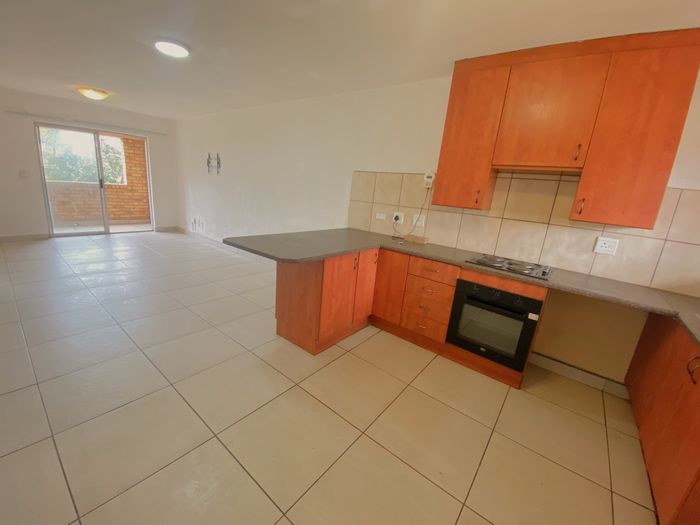 Wilro Park Apartment For Sale: 2 beds, secure parking, communal gardens, close to amenities.