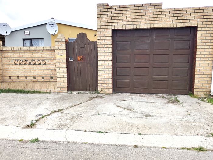 New Brighton House For Sale: 2 beds, 3 flatlets, garage, secure location.