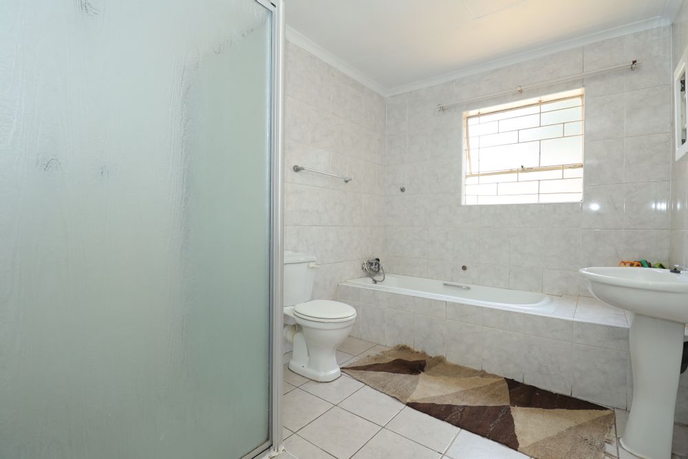 Main Bedroom En-Suite
