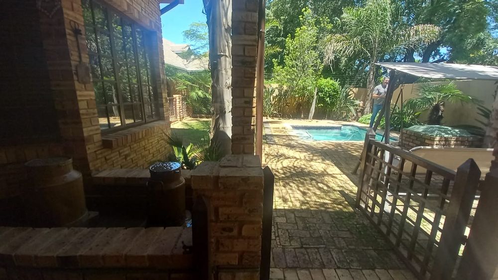 Swimming pool at front of house
