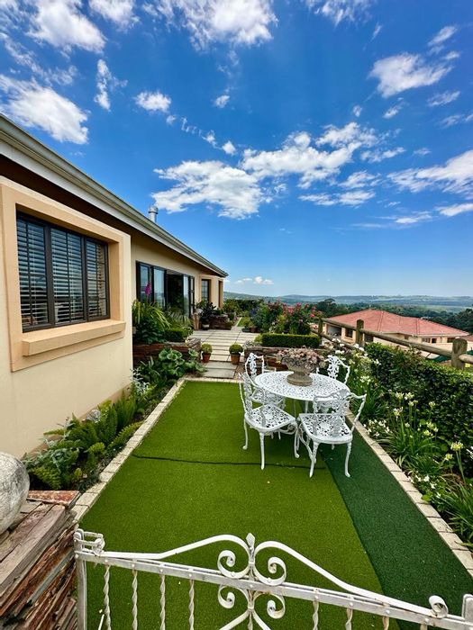 Howick North Townhouse For Sale: Customizable 3-bedroom, secure estate, scenic views.