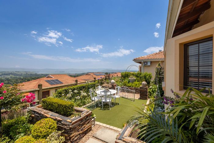 Howick North Townhouse For Sale: Customizable 2-bed, secure estate, scenic views.