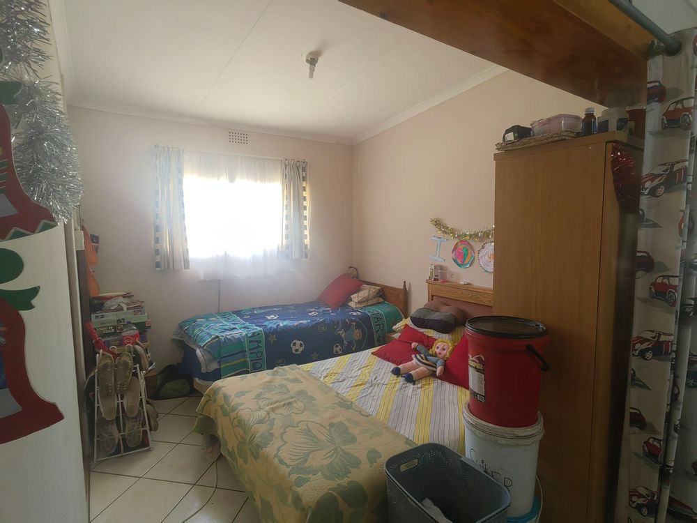 1 0f 2 bedrooms in flat 2