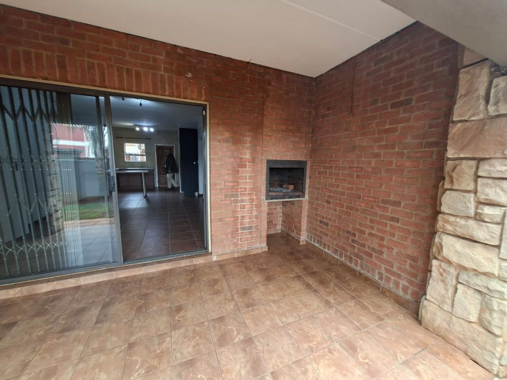 Covered patio wtih built in braai