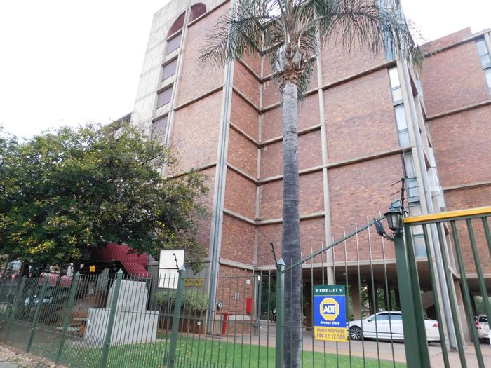 Kilner Park Flat For Sale: 2 beds, BBQ area, controlled access, nearby schools.