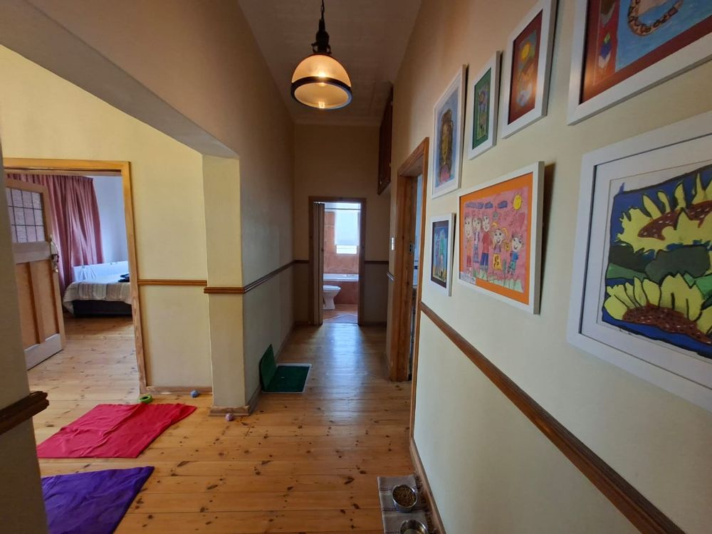 Passage to 3 bedrooms