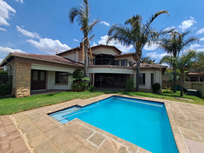 For Sale: House in Ferryvale with pool, gourmet kitchen, and 24/7 security.