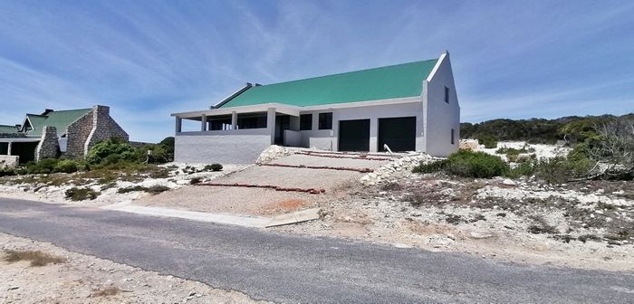 House for Sale in Agulhas Central: 3 bedrooms, sea views, private nature reserve.