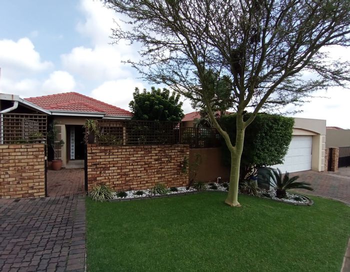 Honeydew Townhouse For Sale: 2 Bedrooms, pool, braai patio, secure parking.