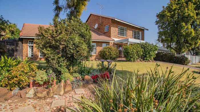 5-Bedroom House with Flatlet, Multiple Living Areas, For Sale in Marais Steyn Park.